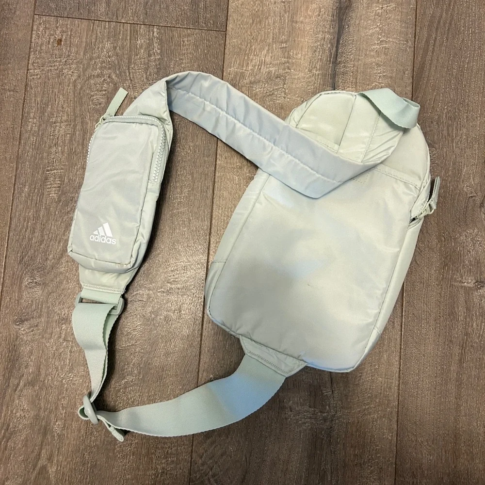 Adidas adidas Essentials Sling Crossbody Bag.